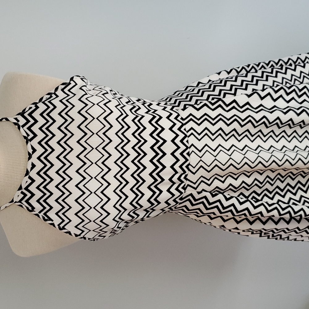 Black and white zig zag dress, size M